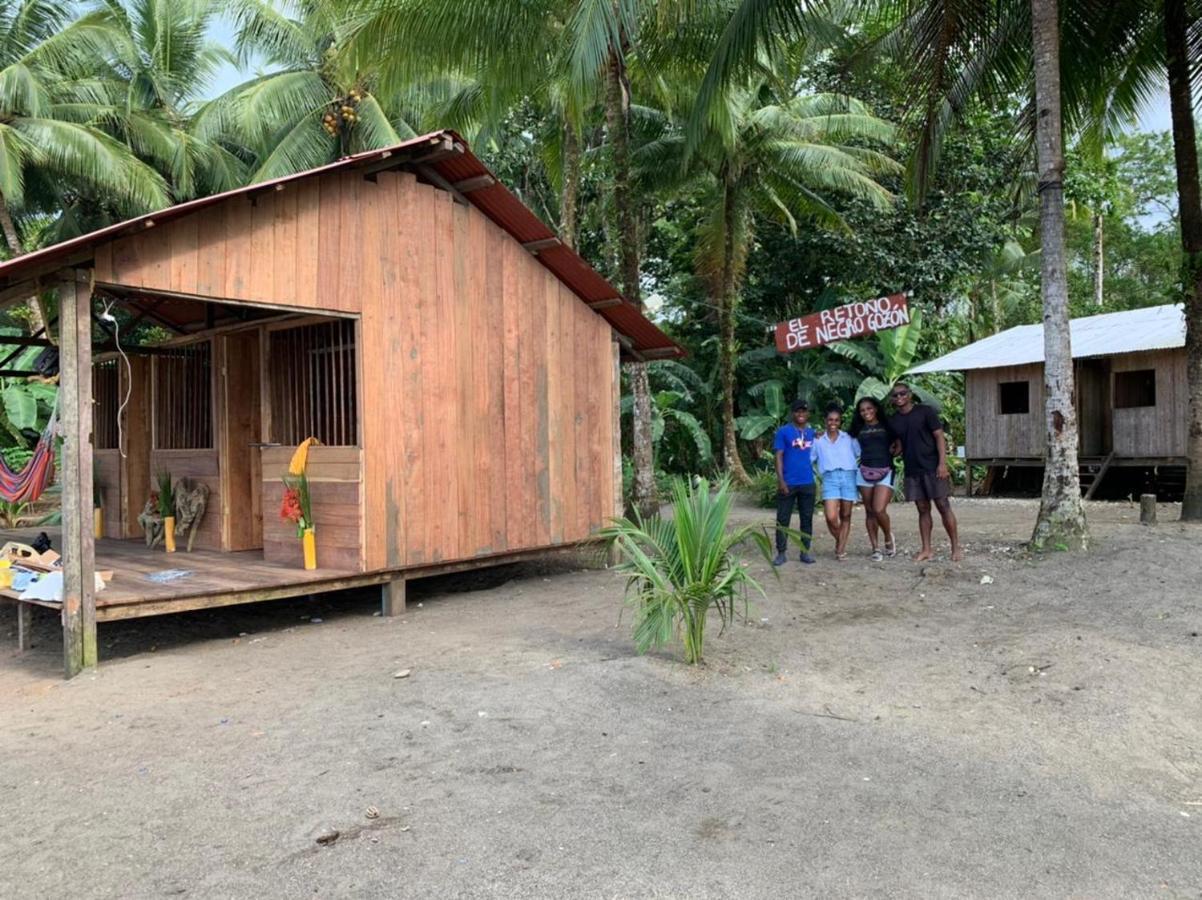 El retoño del negro gozon Nuquí Exterior foto